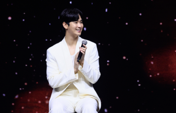 김수현